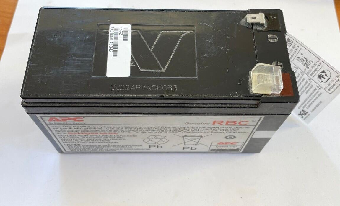 APC RBC17 Replacement Battery Cartridge New Storage Scratches