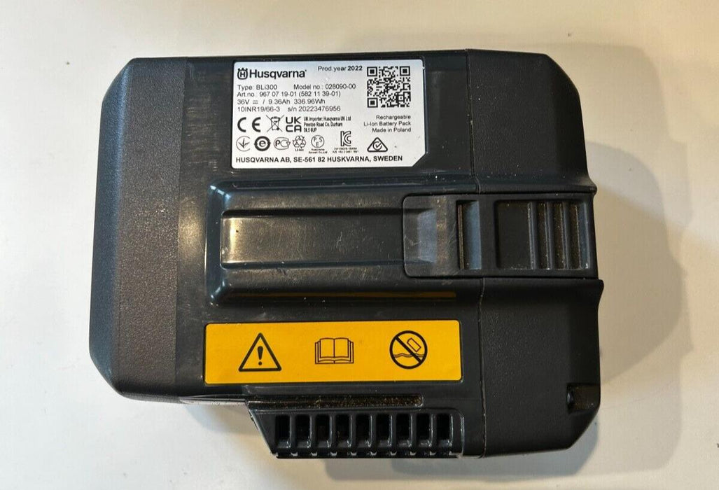 HUSQVARNA Battery BLi300 9.4Ah Used 36v