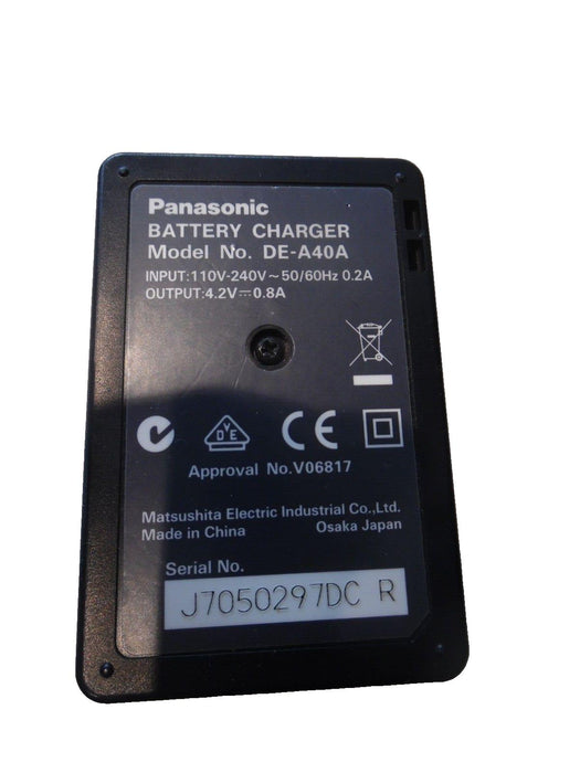 GENUINE PANASONIC LUMIX BATTERY CHARGER  MODEL: DE-A40 WITH FREE UK POSTAGE