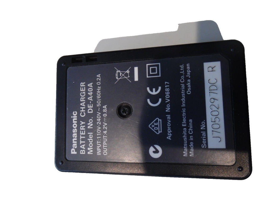 GENUINE PANASONIC LUMIX BATTERY CHARGER  MODEL: DE-A40 WITH FREE UK POSTAGE
